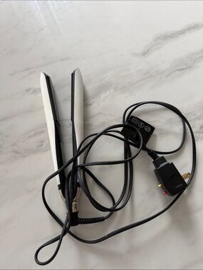 GHD Platinum+ Hair Straightener